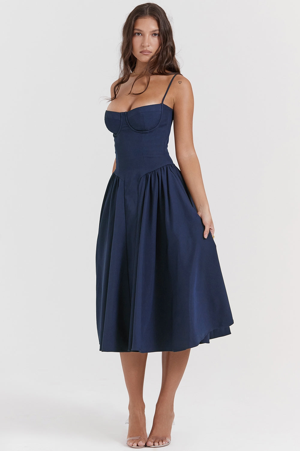Seraphina – Maxikleid aus gerafftem Satin