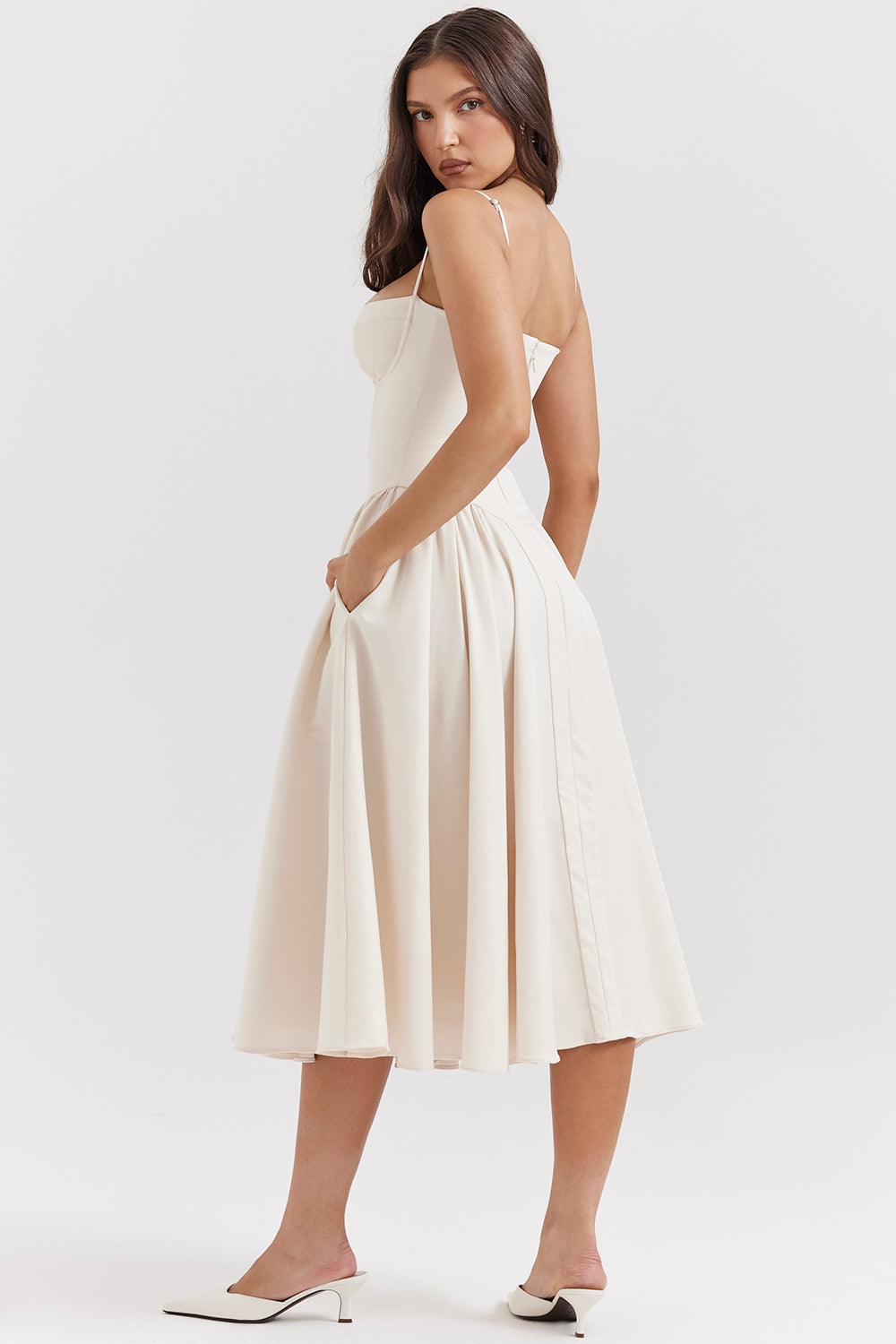 Seraphina – Maxikleid aus gerafftem Satin
